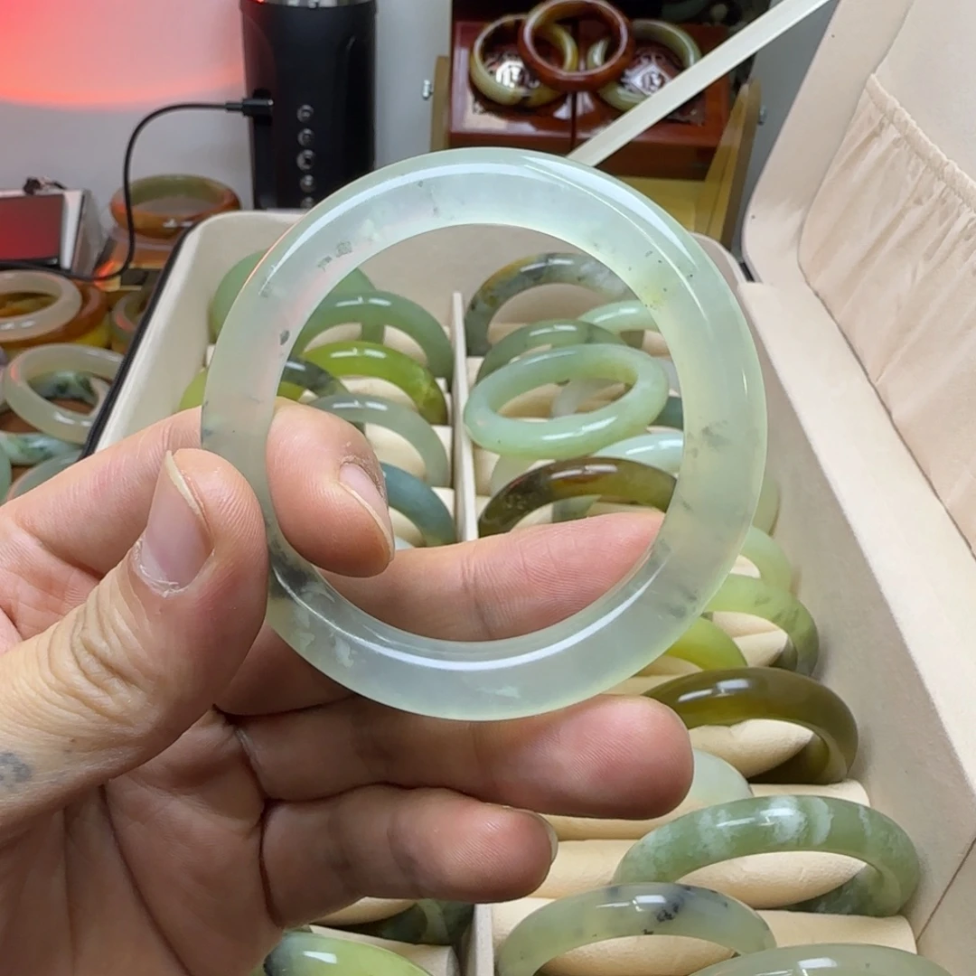 巧***巧蛇纹石玉未镶嵌手镯