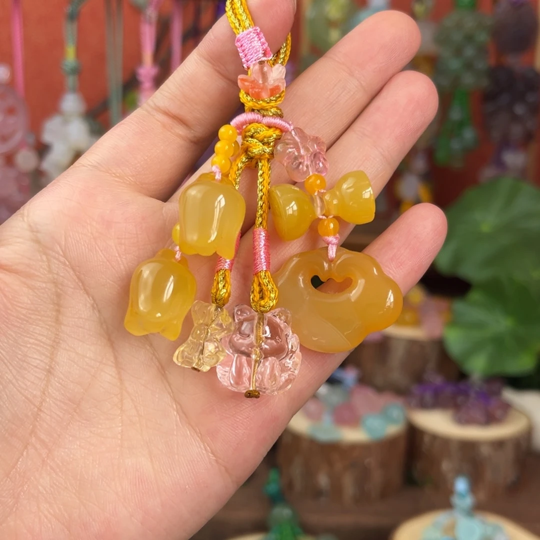 鸡油黄如意锁钥匙挂件