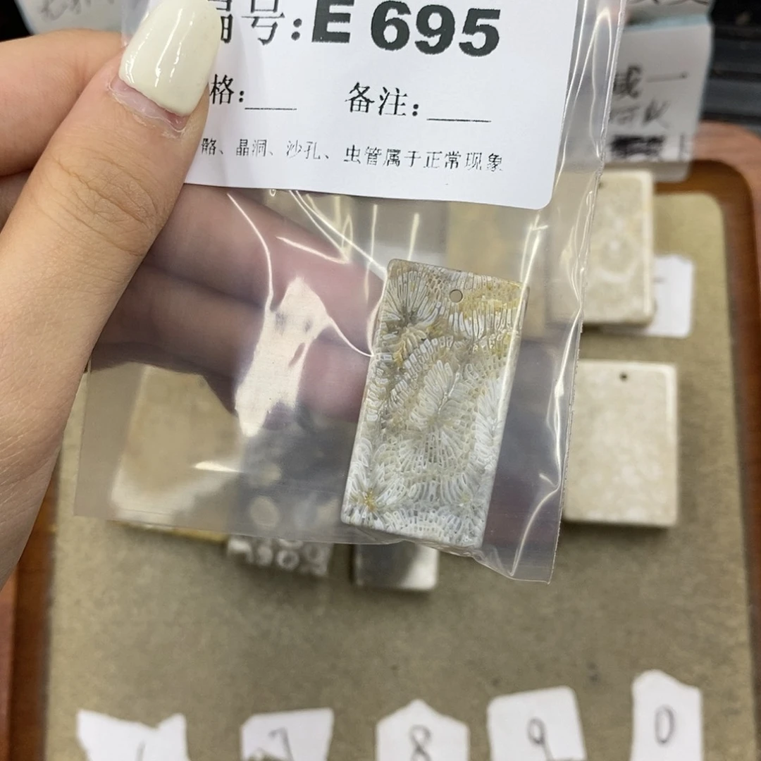 石英质玉合金颈饰眼*困
