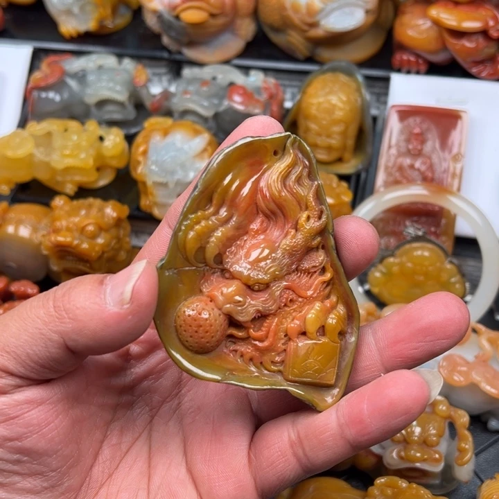 石英质玉（黄龙玉）合金挂件