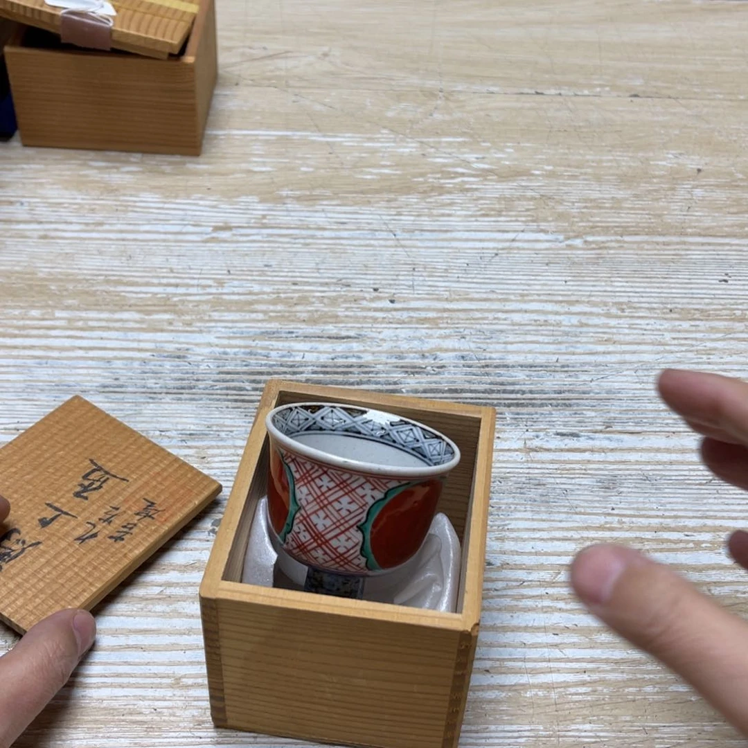 瓷片靓**！密密麻麻地排列着一个
