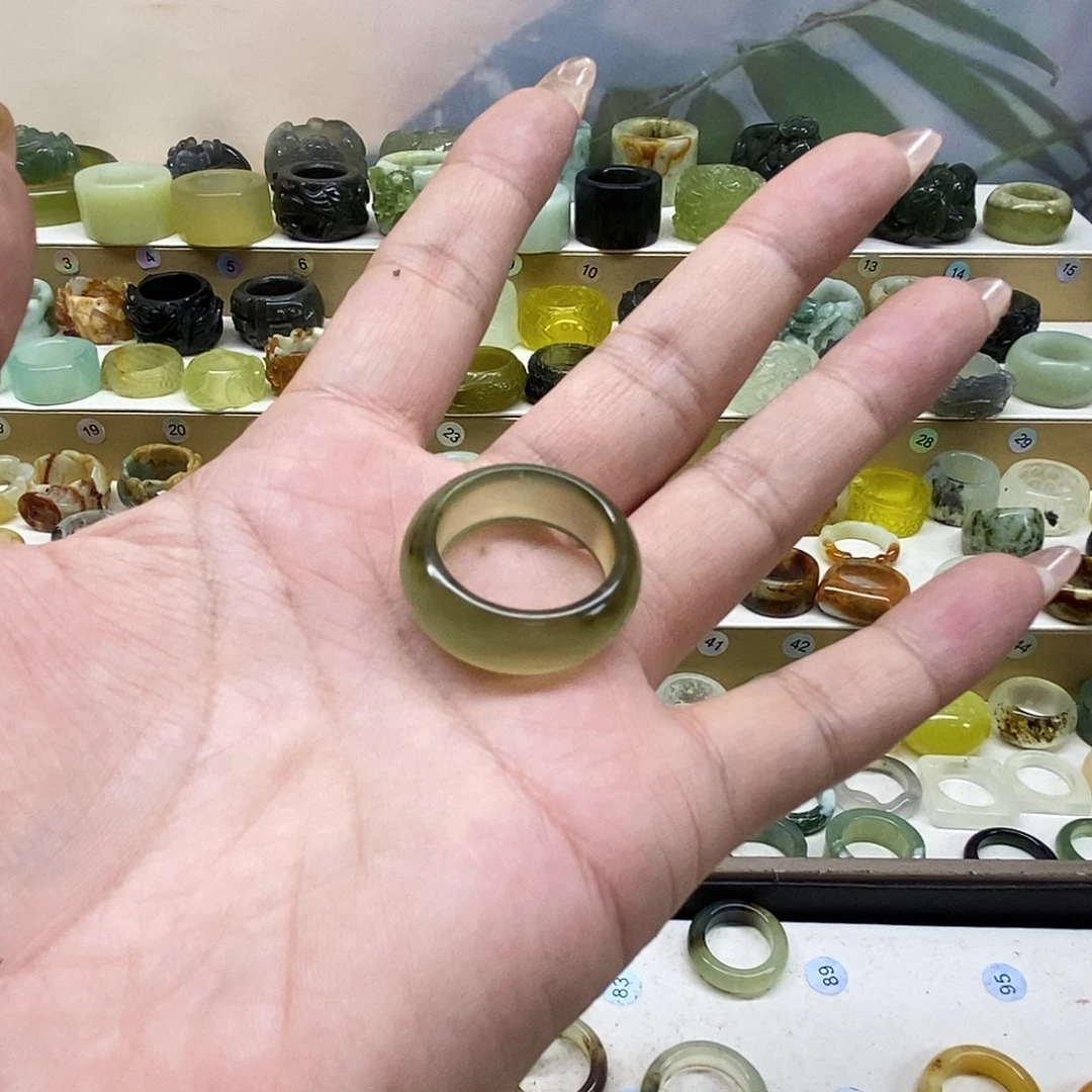 姓***许岫玉未镶嵌天然玉石戒指