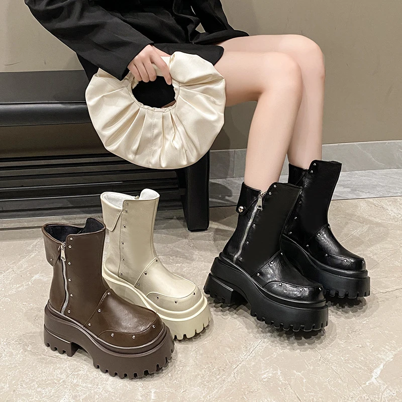 显瘦朋克风裤管靴2025秋冬新款复古铆钉厚底增高松糕中筒马丁靴