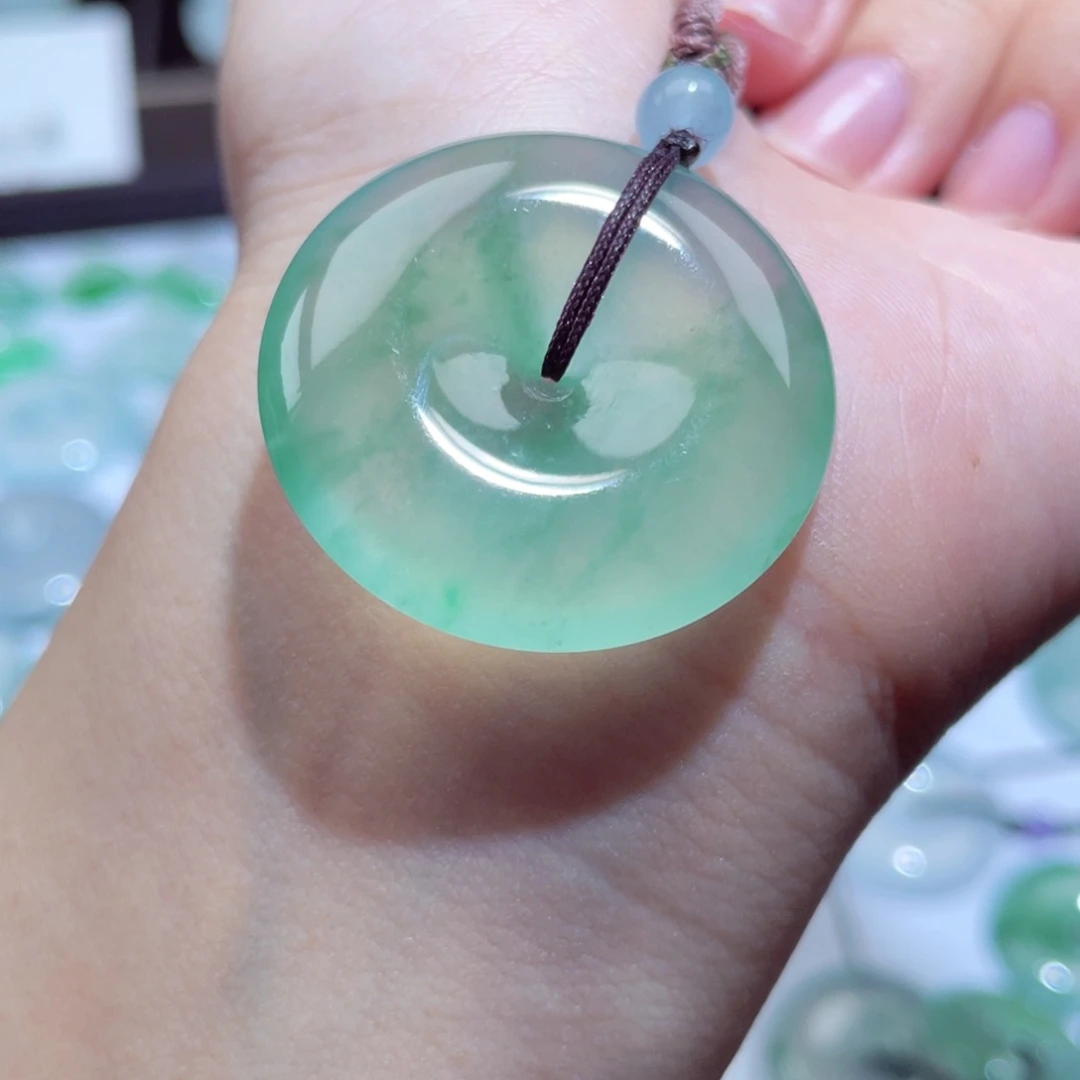 颈饰未镶嵌翡翠平安扣