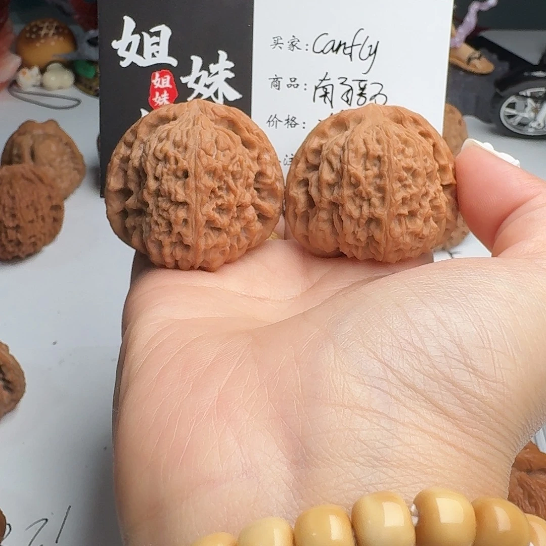 C***y吊坠桃核南疆石头