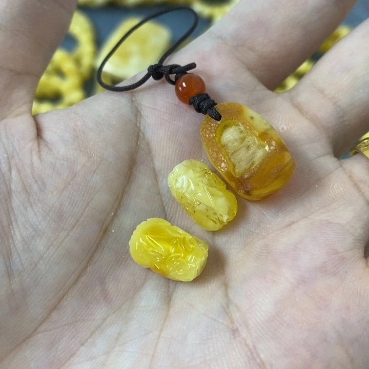 未镶嵌蜜蜡裸石吊坠