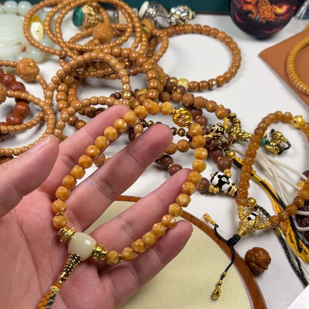 白玉菩提吊坠。。。。。。。。。。。。。。。。。