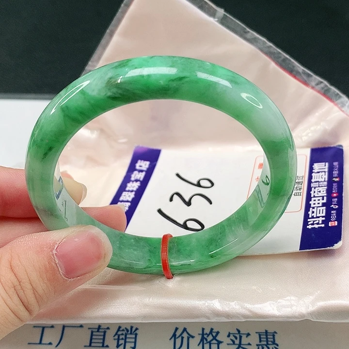 翡翠手镯未镶嵌翡翠