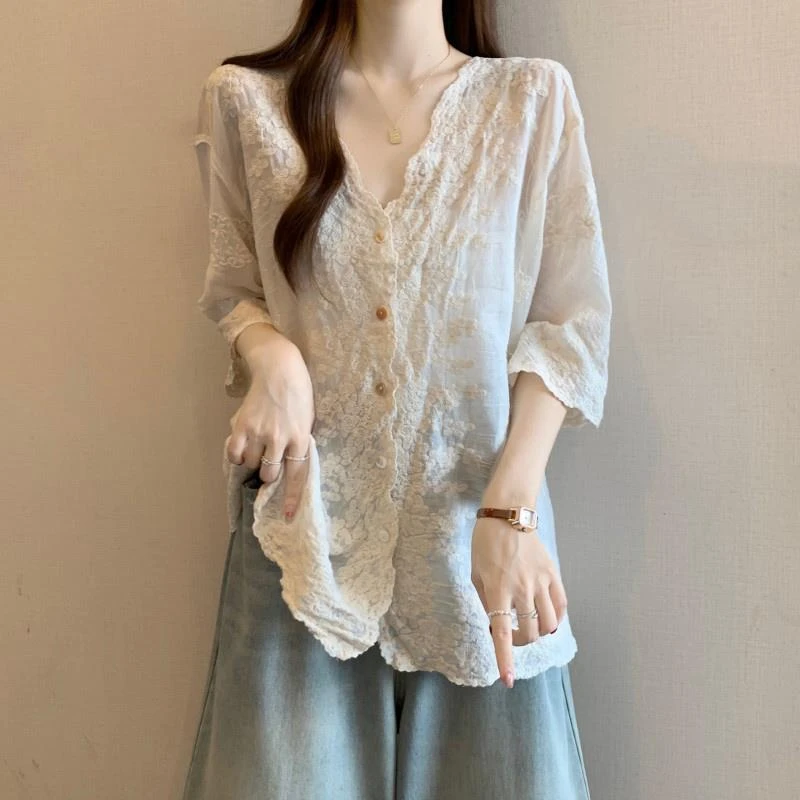 杜拉妮法式漂亮钩花刺绣V领蕾丝衫女2025夏大码胖mm外搭开衫七分