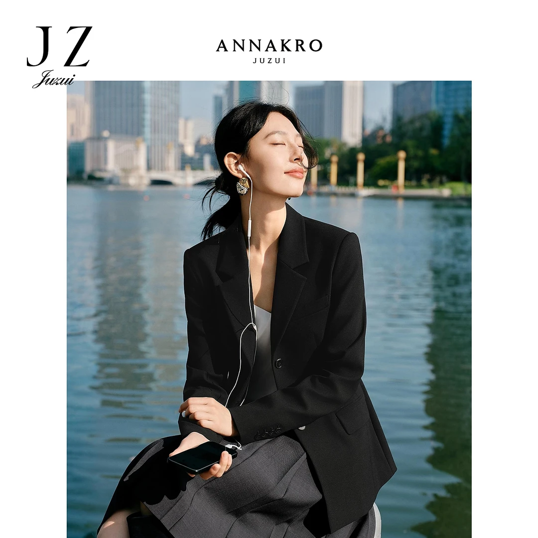 玖姿安娜蔻【星线好物】KWFQ40101通勤翻领收腰立裁西装女2025秋款