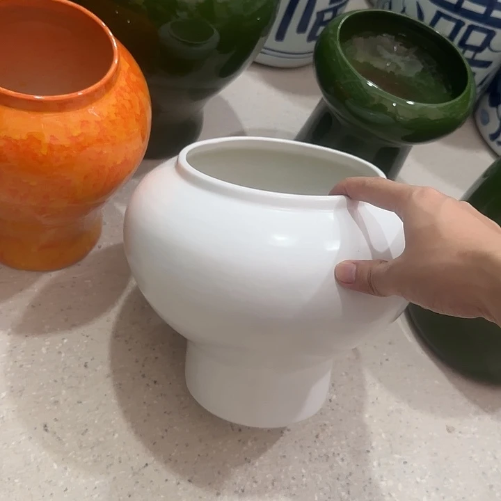 白泥花盆微瑕有孔