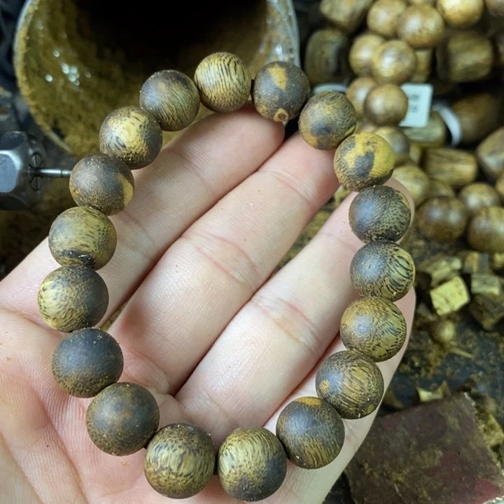 沉香手串一****)广东绿奇楠：12mm12.9克