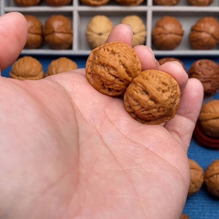 文玩核桃把件龙脊