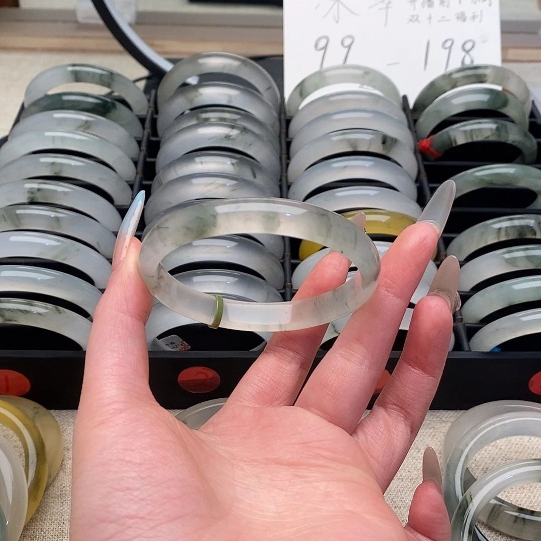 石英质玉未镶嵌手镯