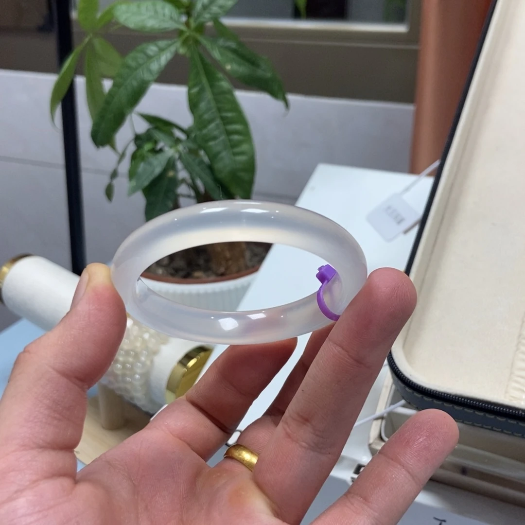 B***i玛瑙/玉髓未镶嵌手镯722