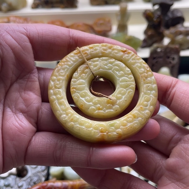 蛇纹石玉颈饰未镶嵌