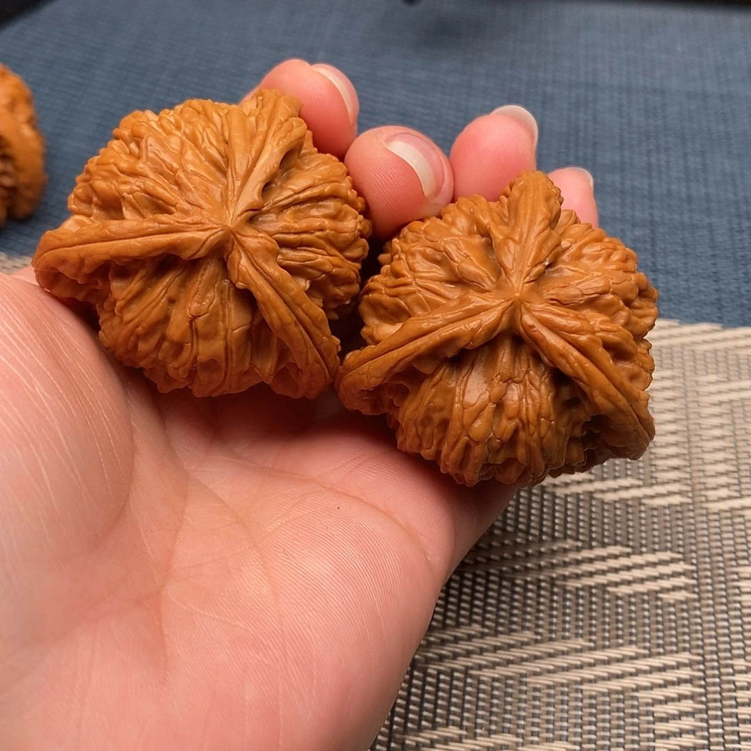 佳***文玩核桃吊坠三棱