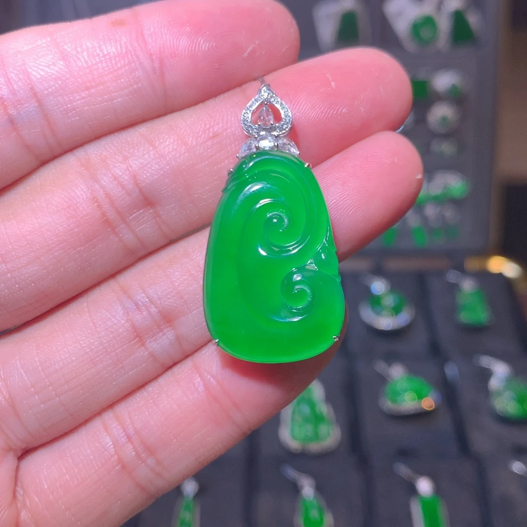 吊坠(不含链)18K金镶嵌翡翠如意