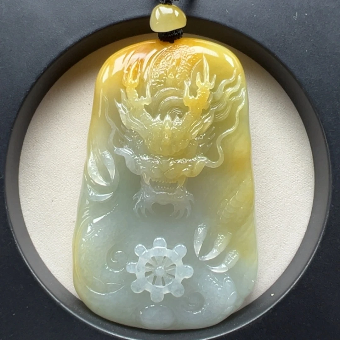 翡翠未镶嵌颈饰龙