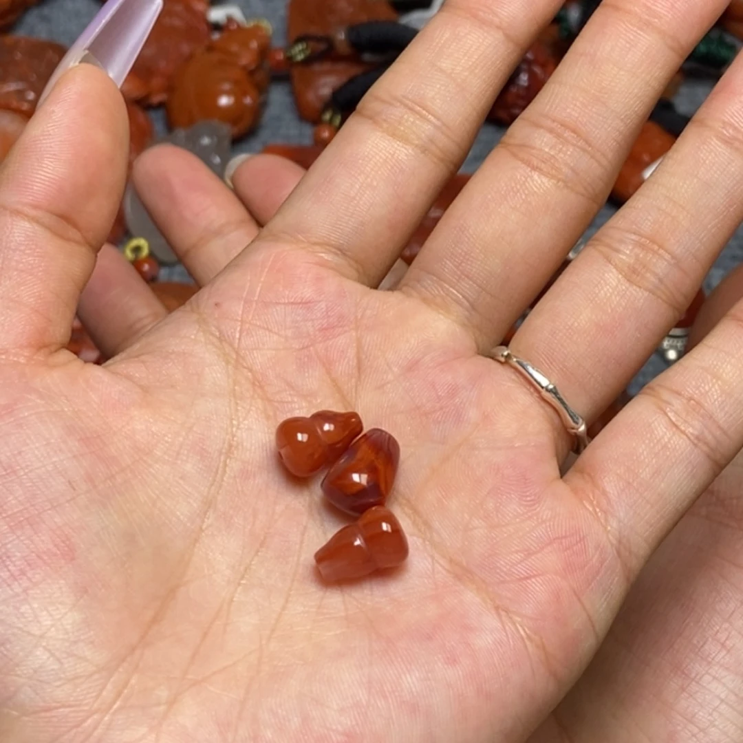 嘟***a南红玛瑙配饰未镶嵌