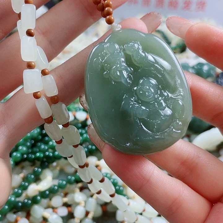 颈饰未镶嵌和田玉
