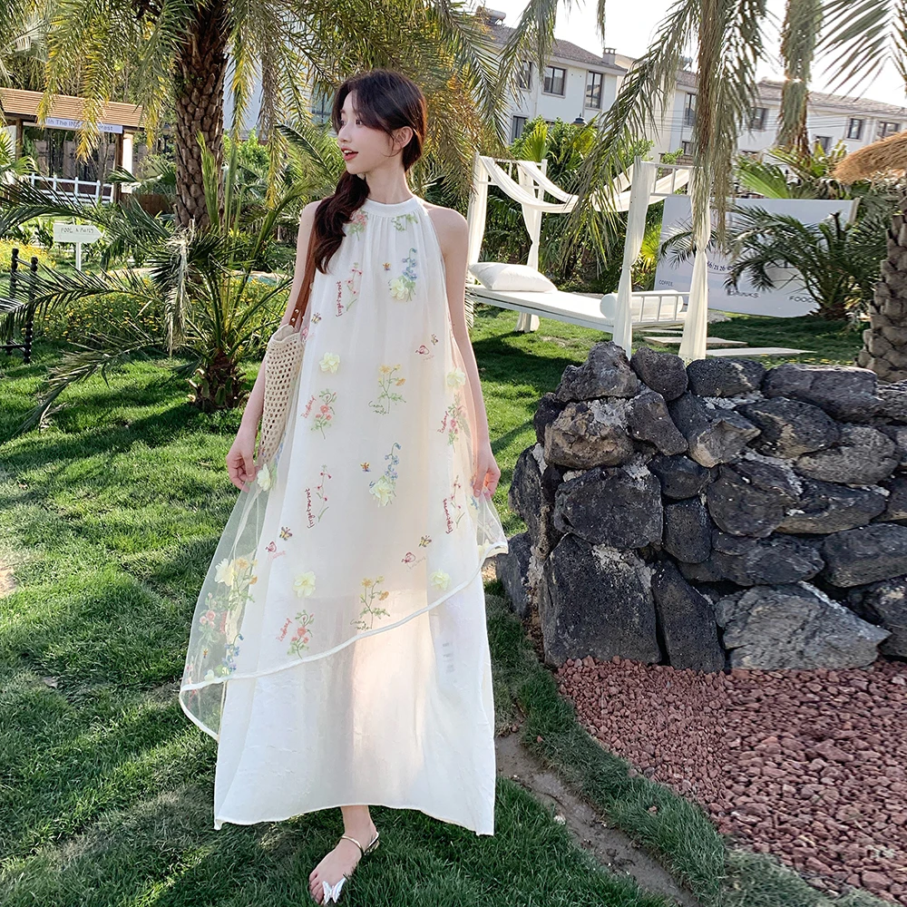 白色刺绣度假风挂脖连衣裙女中长款2025夏新款法式绝美超仙网纱裙