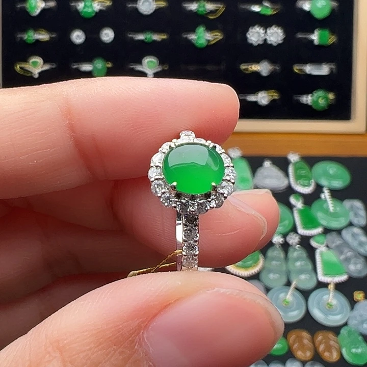 翡翠18K金镶嵌颈饰戒指