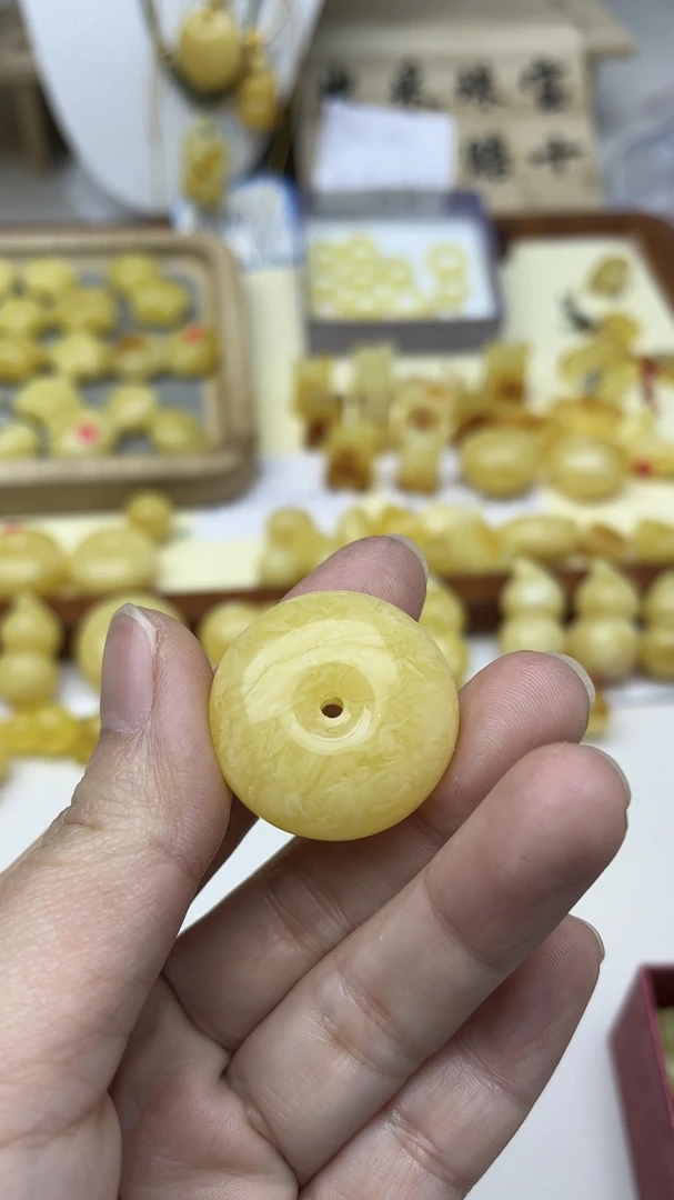 上新天然蜜蜡大平安扣，卡27.9✖️12.1