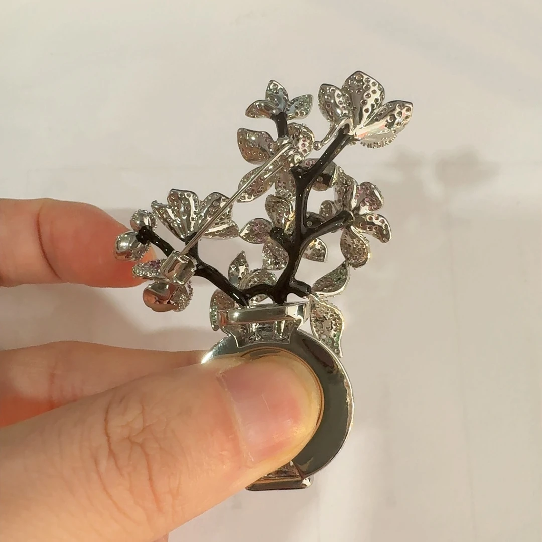 铜合金贝壳胸针   0887 （白色） 设计师款花瓶大衣送礼胸针DP