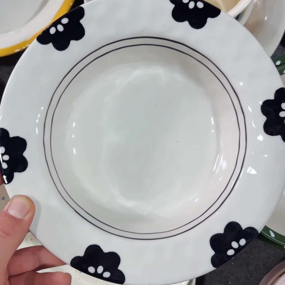 白瓷山茶花八寸反口盘