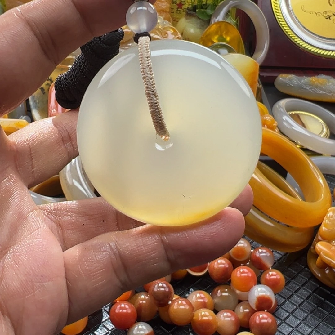 石英质玉未镶嵌颈饰