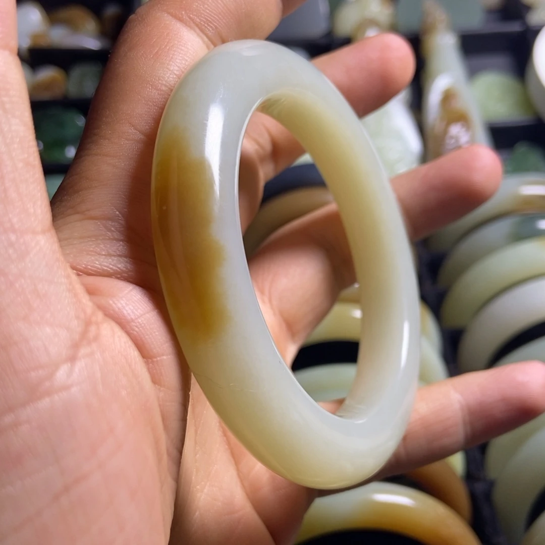 和田玉（糖玉）未镶嵌手镯