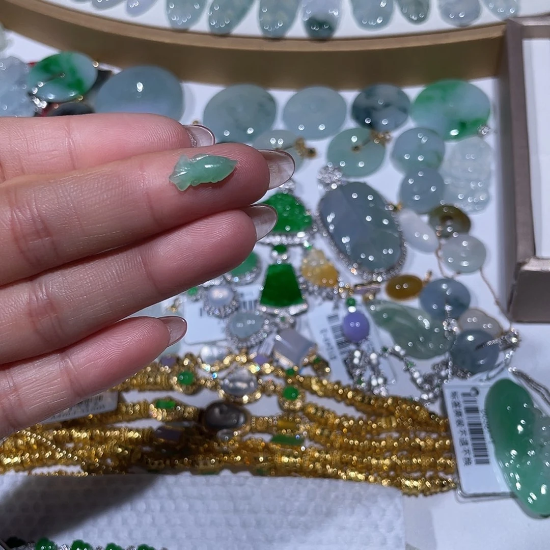 翡翠未镶嵌吊坠(不含链)鱼