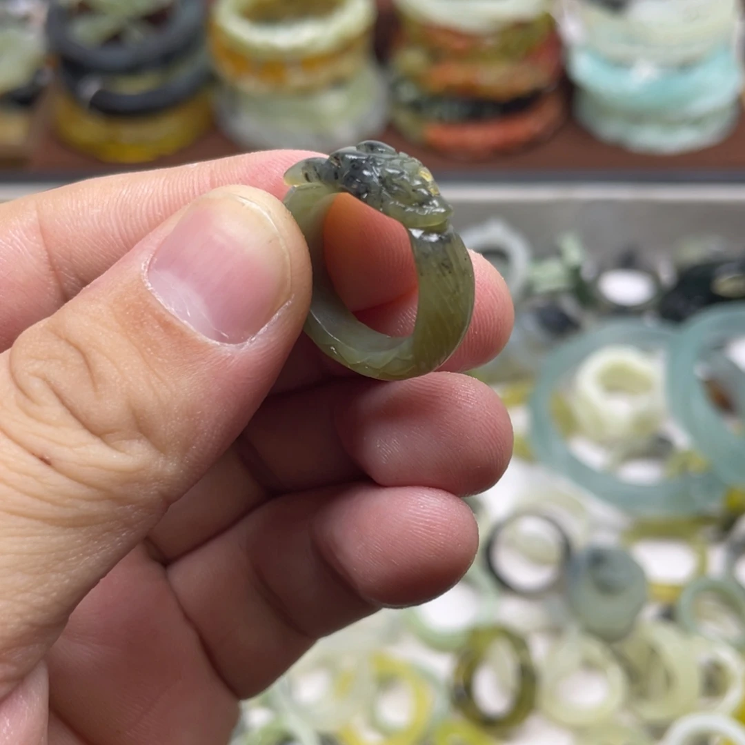 蛇纹石玉未镶嵌戒指