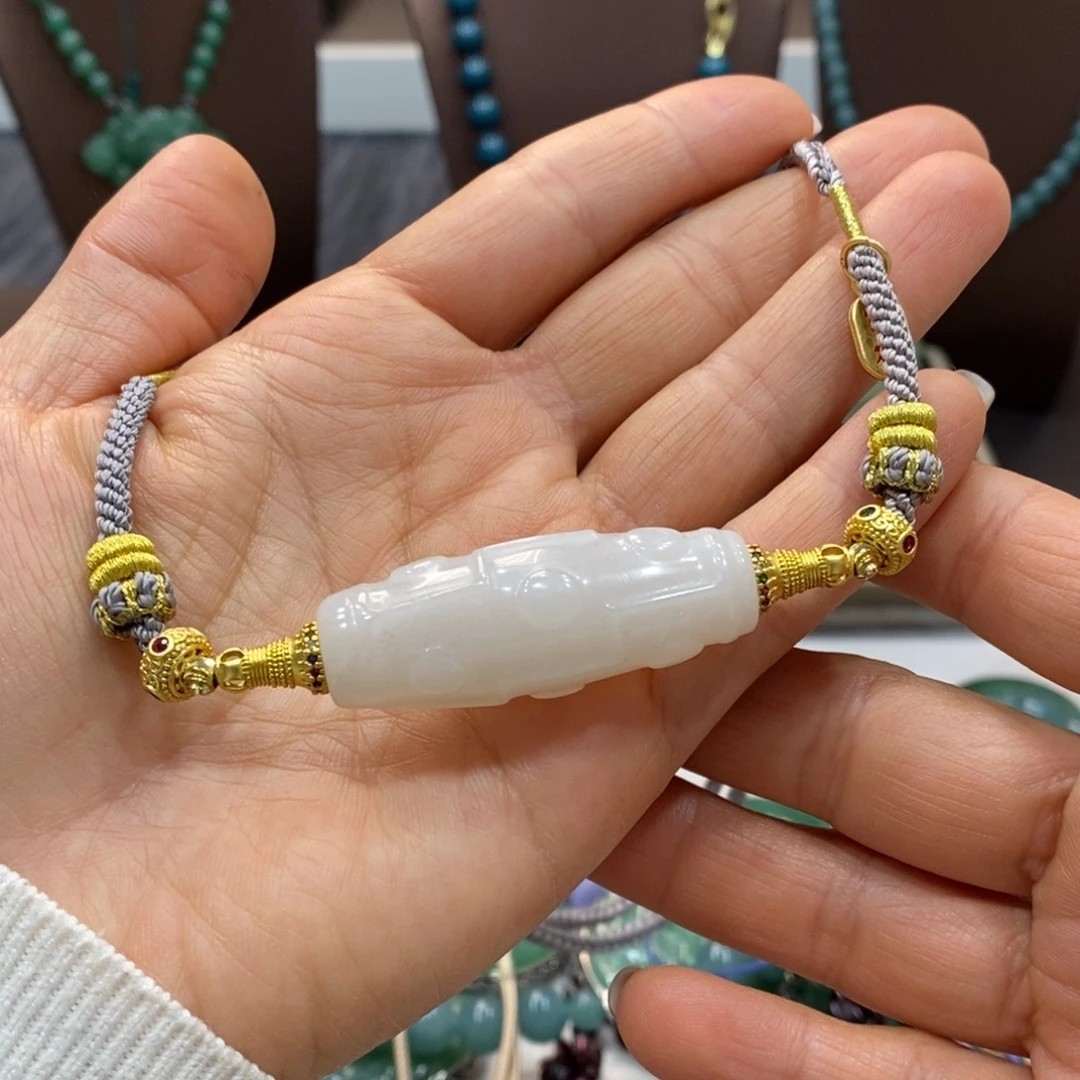 石英岩玉未镶嵌颈饰