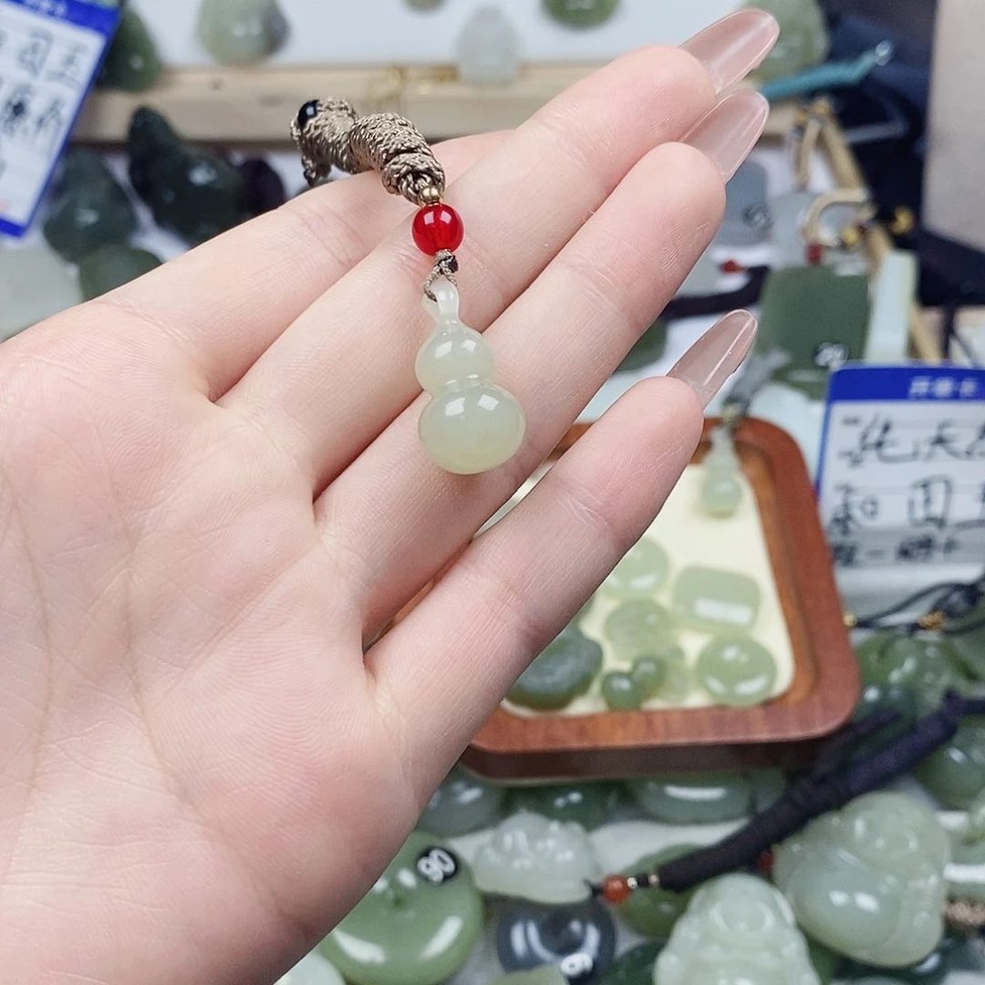 绵***n和田玉未镶嵌颈饰葫芦1415