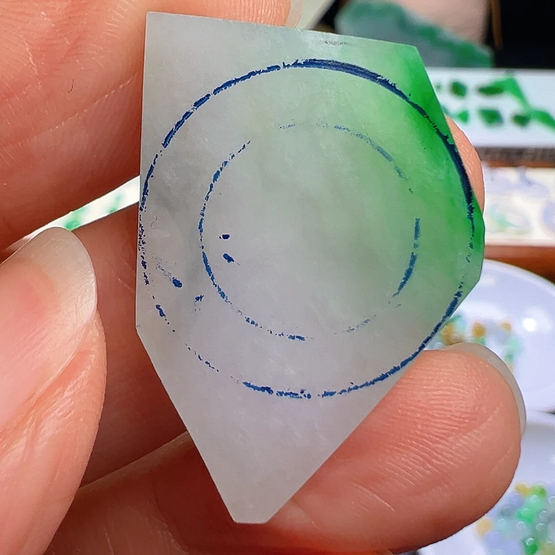 定制翡翠未镶嵌翡翠飘绿材料