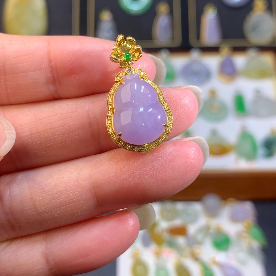 翡翠18K金镶嵌颈饰