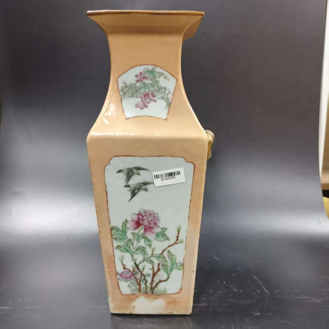 DS156 清光绪珊瑚红地开窗花鸟四方铺手瓶 直径11.5cm 高30.5cm