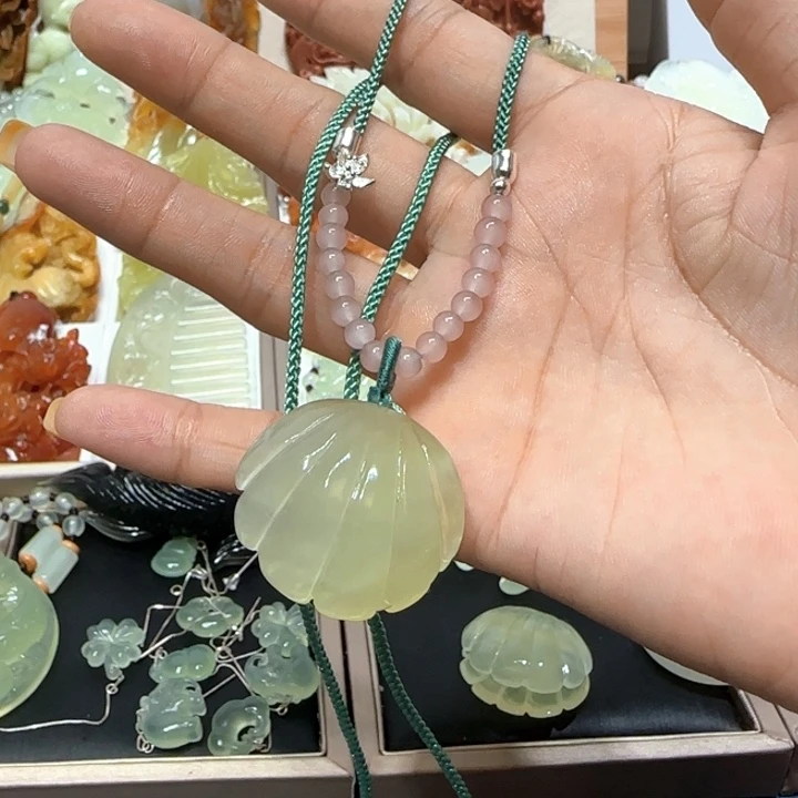 蛇纹石玉未镶嵌吊坠