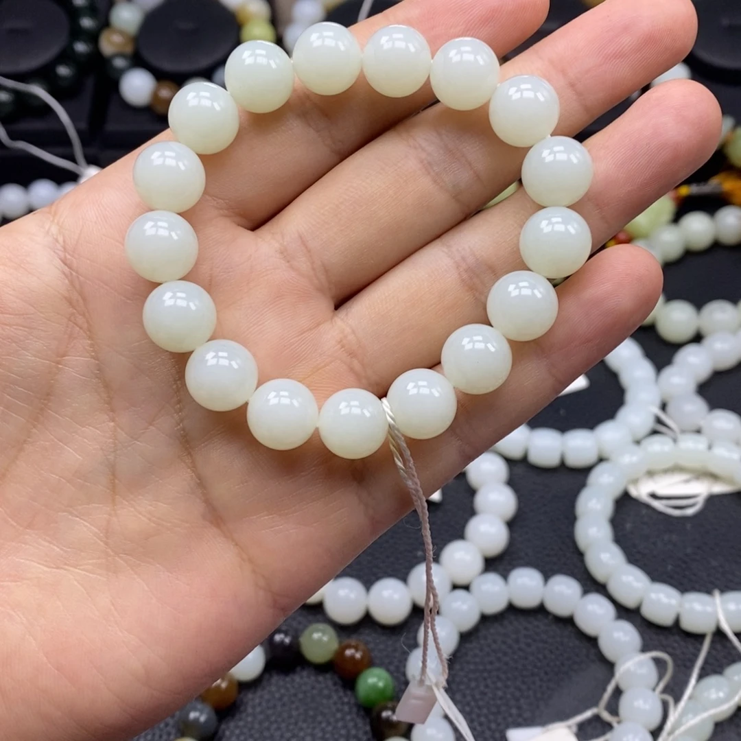 ****诺和田玉未镶嵌手链