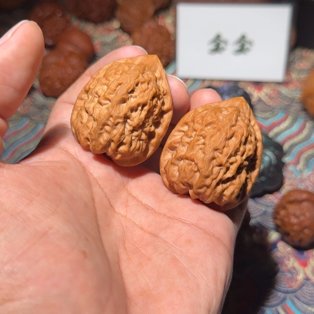 核桃把件1971沈鸡，尺寸37 37 43