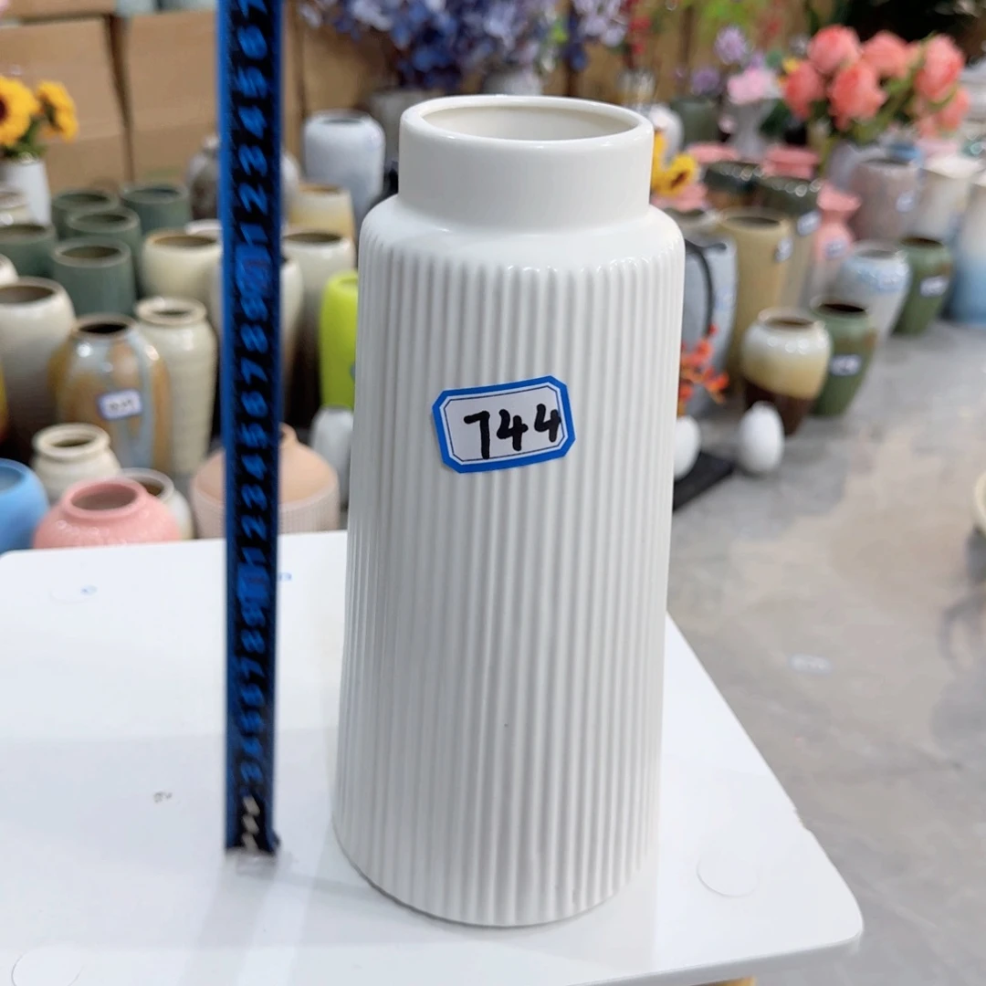 744号陶瓷高25厘米瑕疵一个
