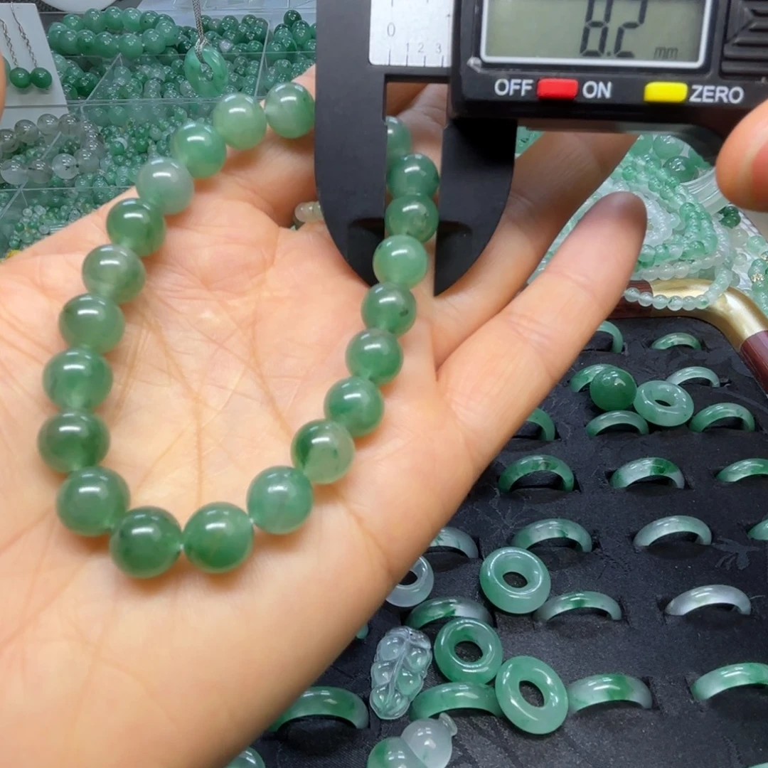石英质玉（非洲翠）未镶嵌散珠手串微瑕疵