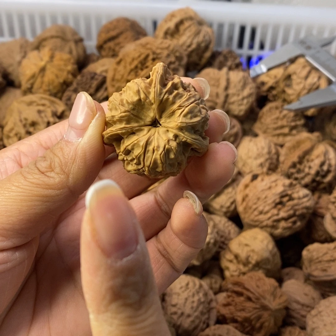 默***闻吊坠文玩核桃多棱