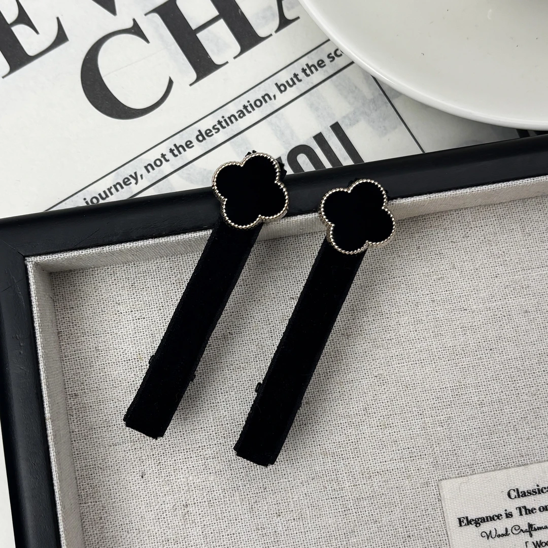 【STT】植绒7cm四叶草发夹2个装167-002