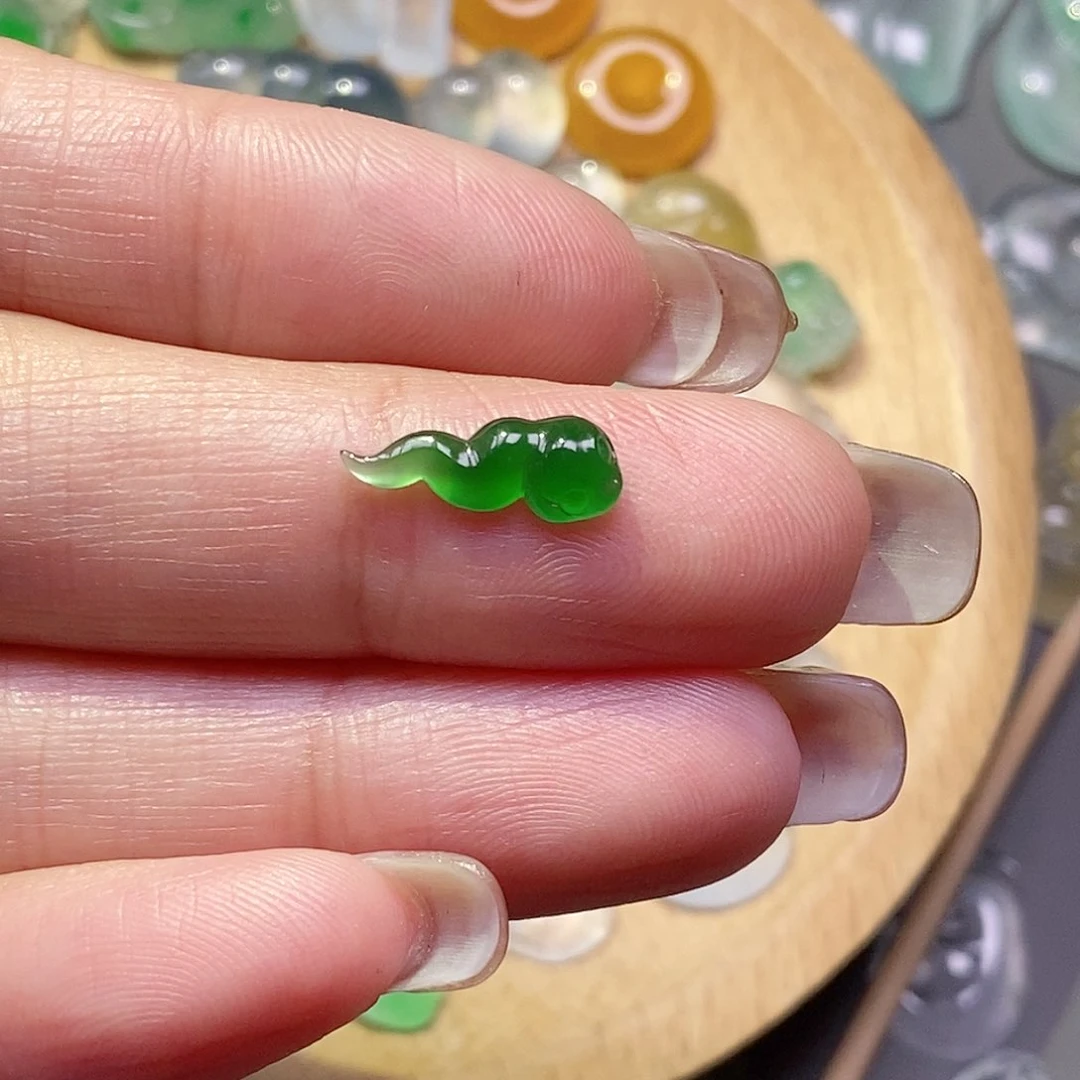 翡翠颈饰未镶嵌鸿*翡翠