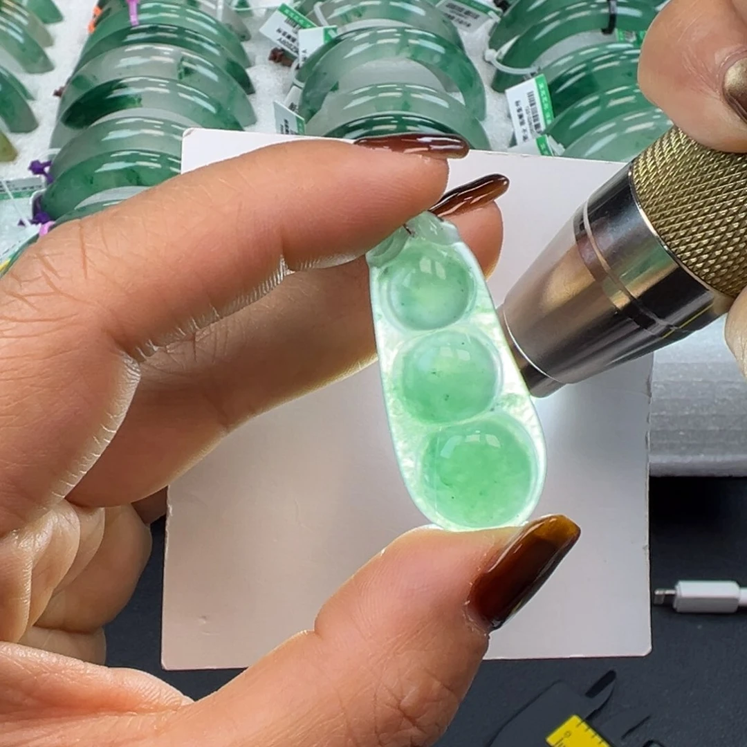 未镶嵌手镯石英质玉