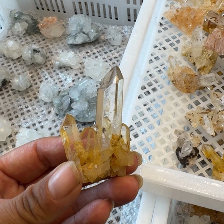 山***渡珠宝半成品水晶未镶嵌