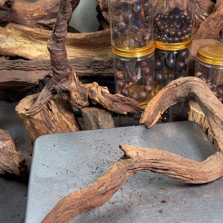 黄花梨/降香黄檀人**途